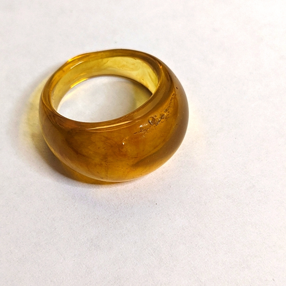 Vintage Amber Colored Lucite Ring Size 7‎